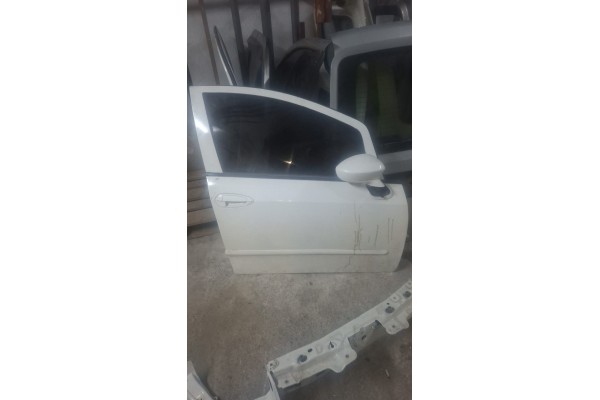 Punto sağ kapı